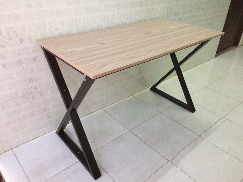 Bàn làm việc chân sắt chữ X