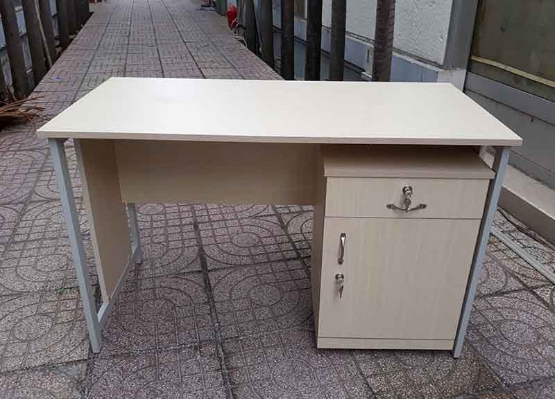 Bàn làm việc chân sắt có hộc rời