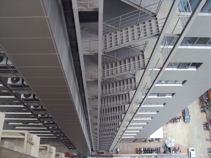 Tiêu chuẩn thiết kế thang thoát hiểm cần thiết cho công trình nhà cao tầng Tiêu chuẩn thiết kế thang thoát hiểm cần thiết cho công trình nhà cao tầng